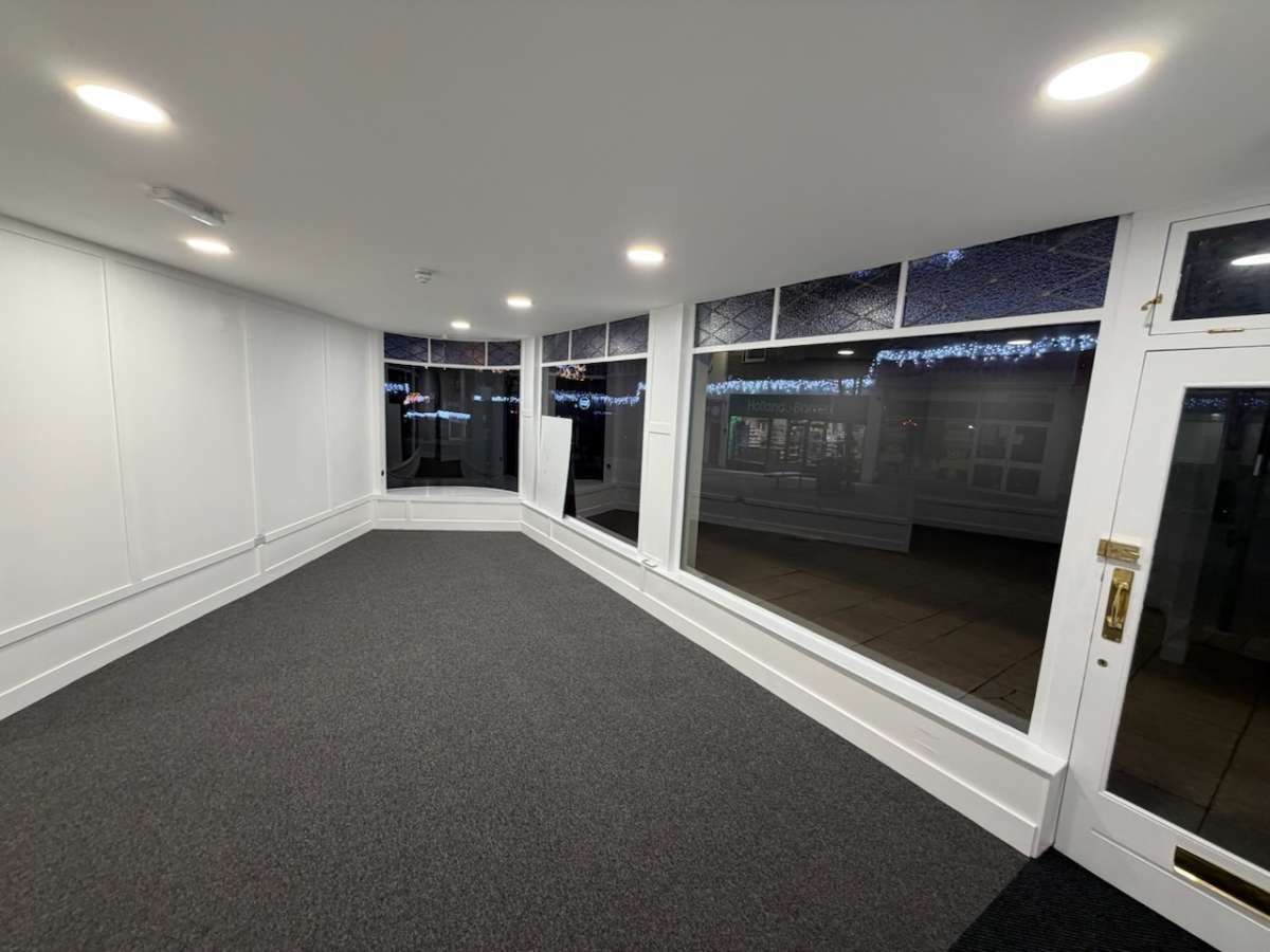 Retail/Shop in Hinckley - photo 4