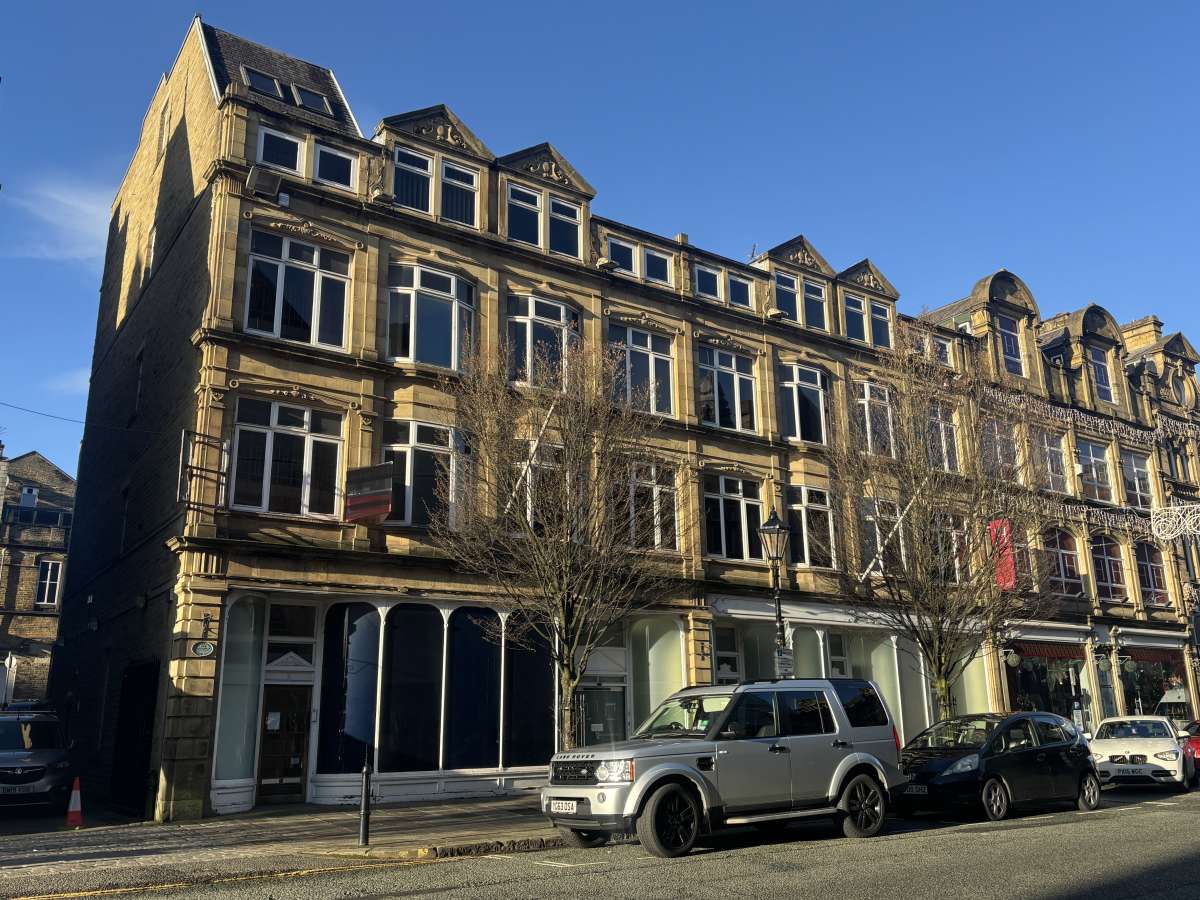 Retail/Shop in Halifax - photo 2