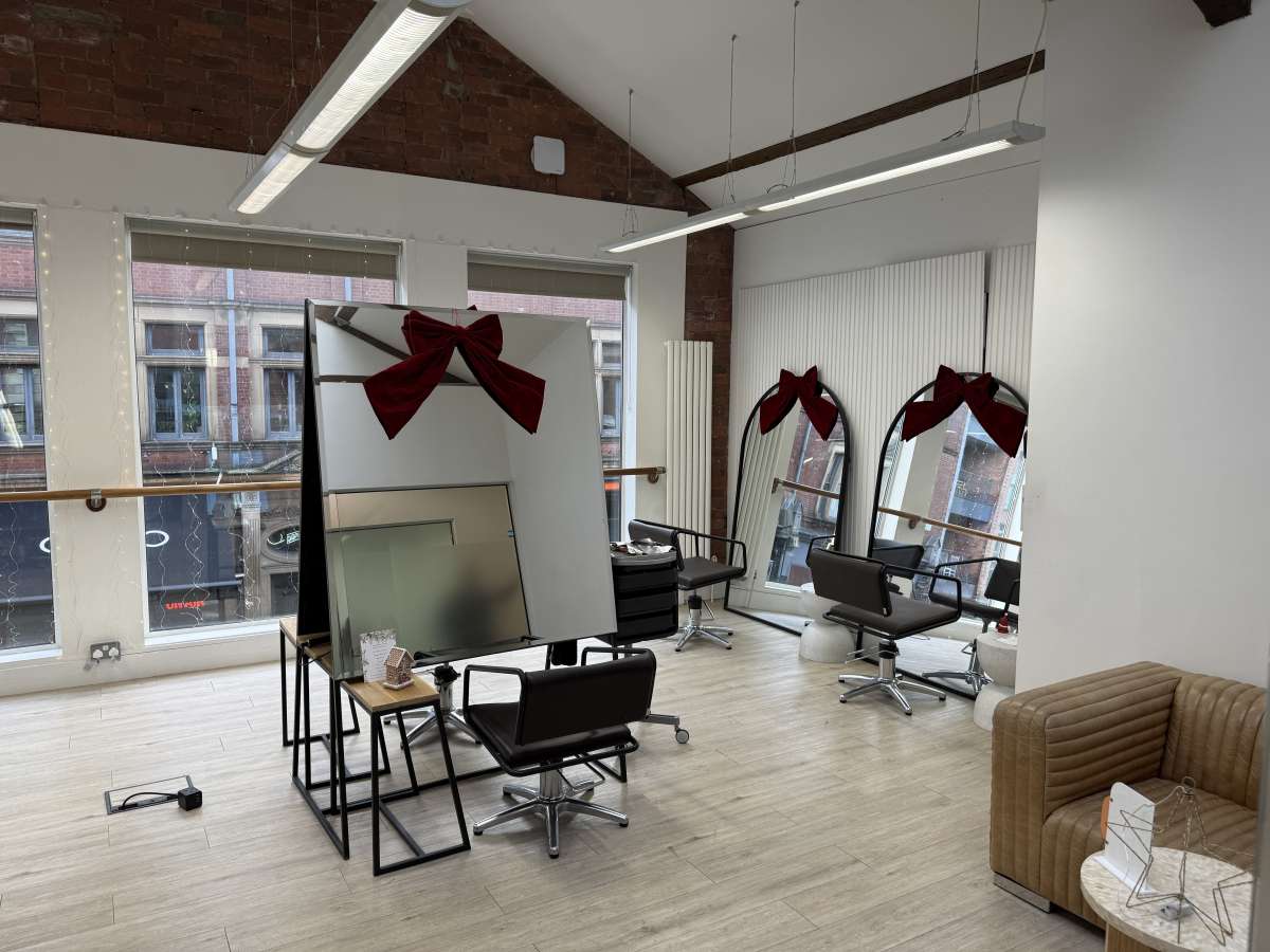 Retail/Shop in Leeds - photo 3