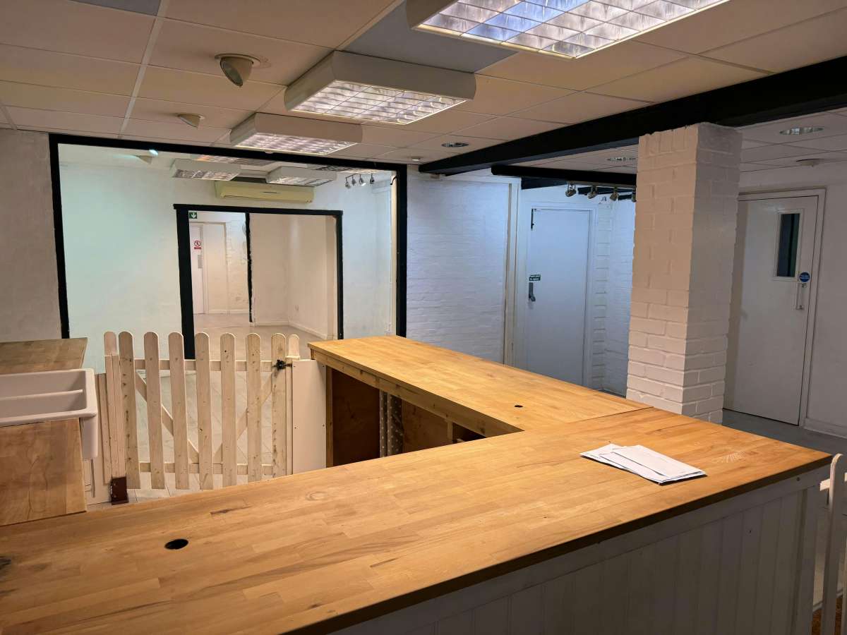 Retail/Shop in Petersfield - photo 4