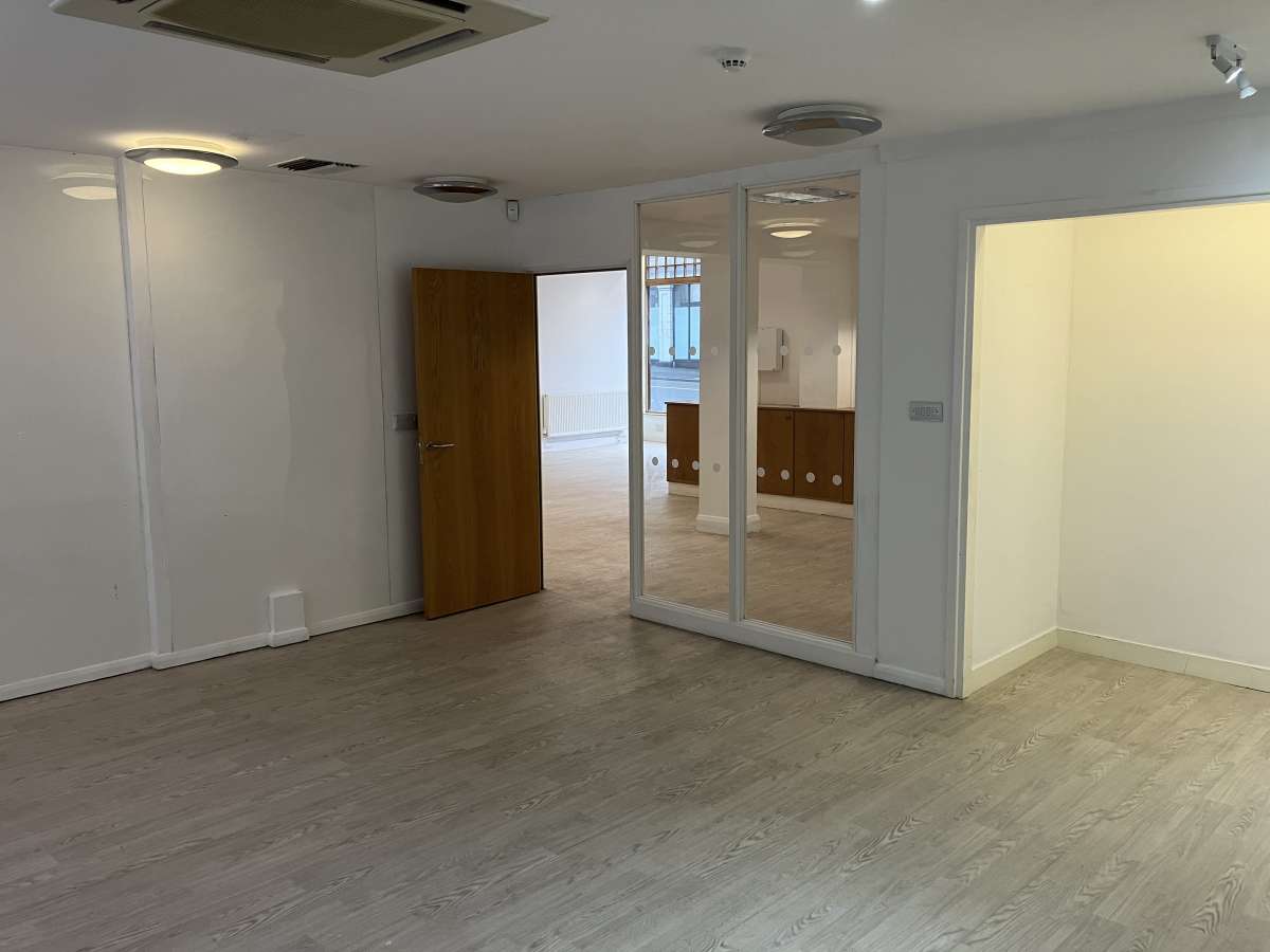 Retail/Shop in Letchworth Garden City - photo 3