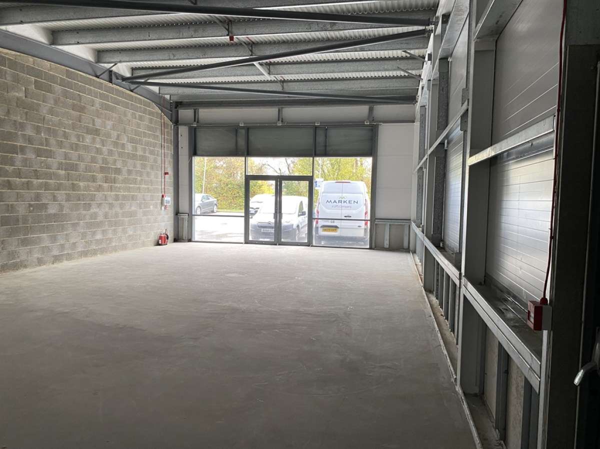 Retail/Shop in Swindon - photo 4