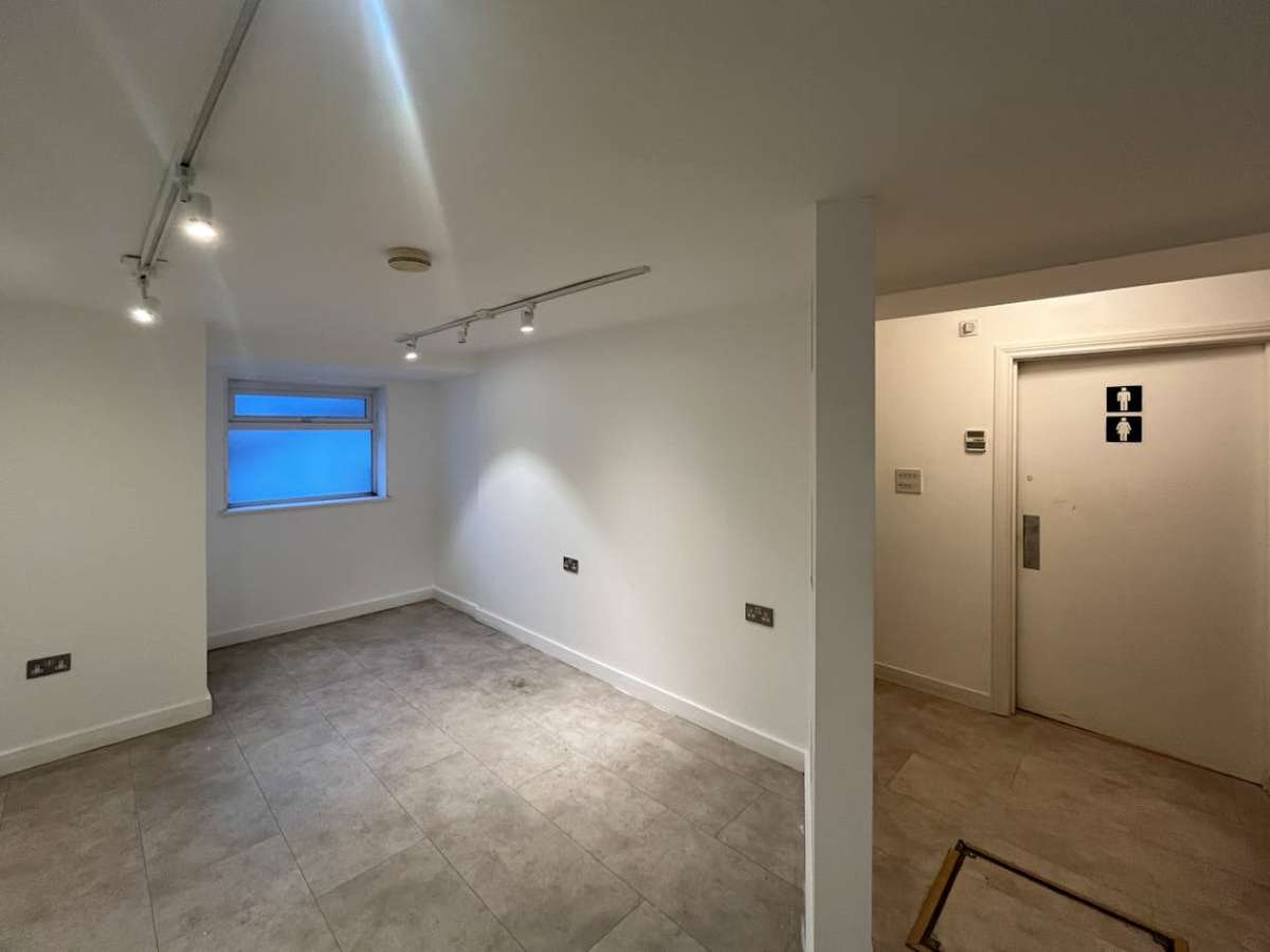 Retail/Shop in Poole - photo 4