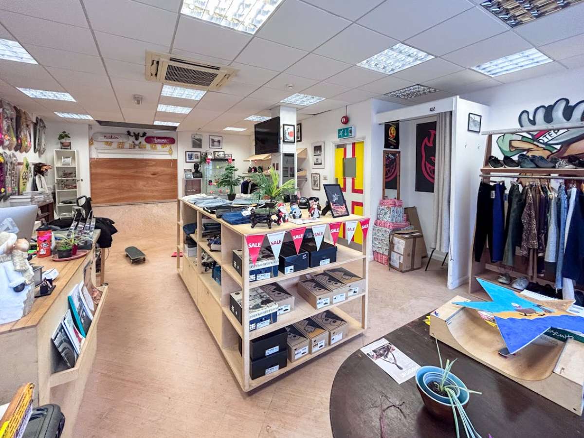 Retail/Shop in Bournemouth - photo 3