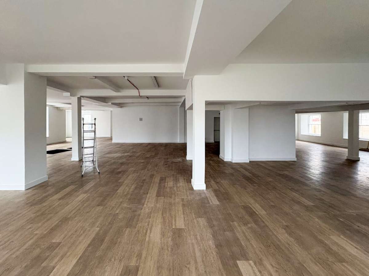 Retail/Shop in Portland - photo 2