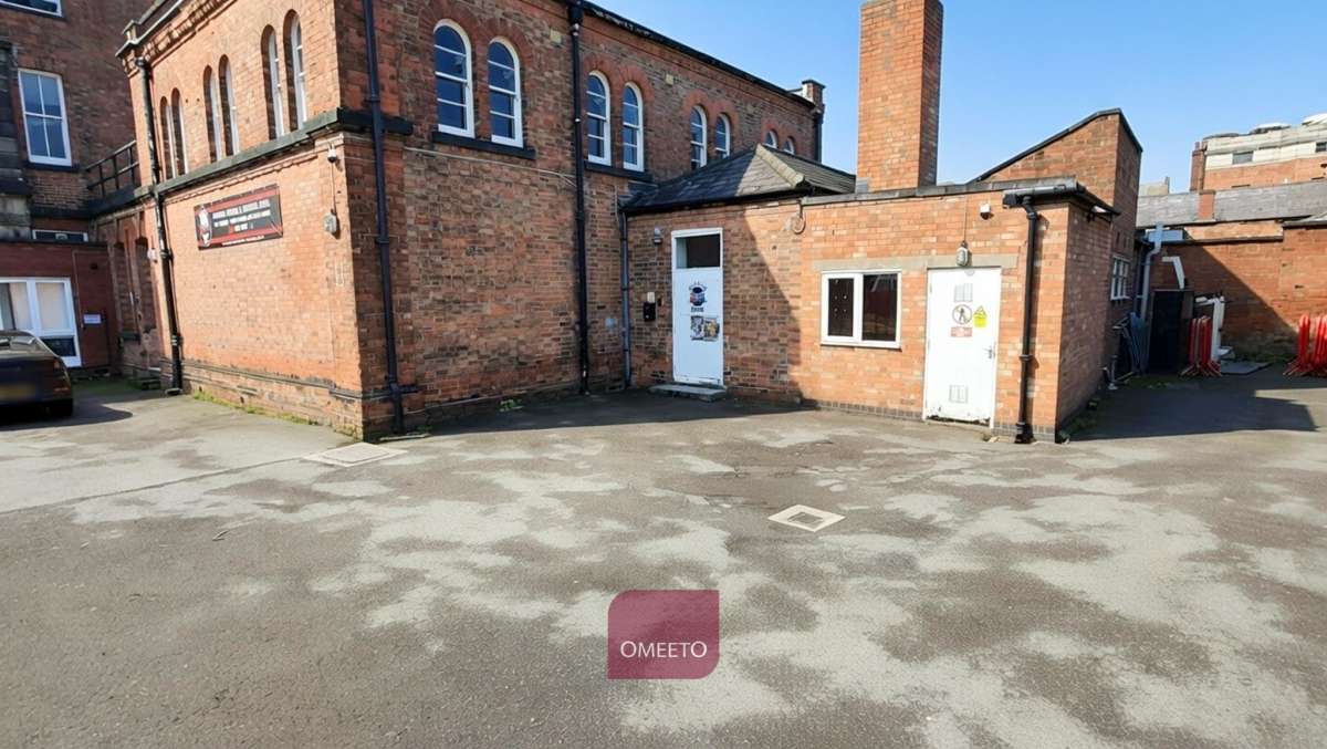 Retail/Shop in Burton On Trent - photo 2