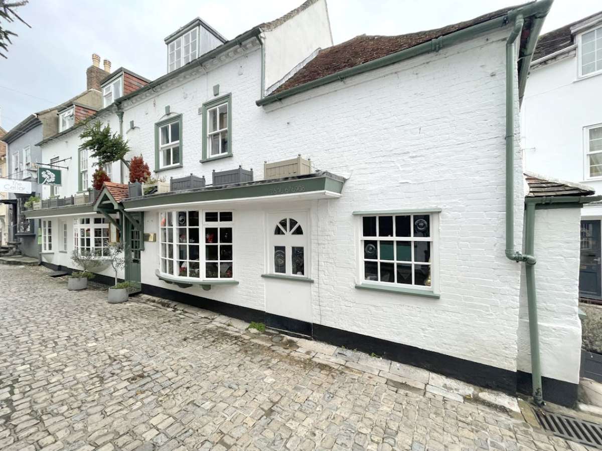 Retail in Lymington