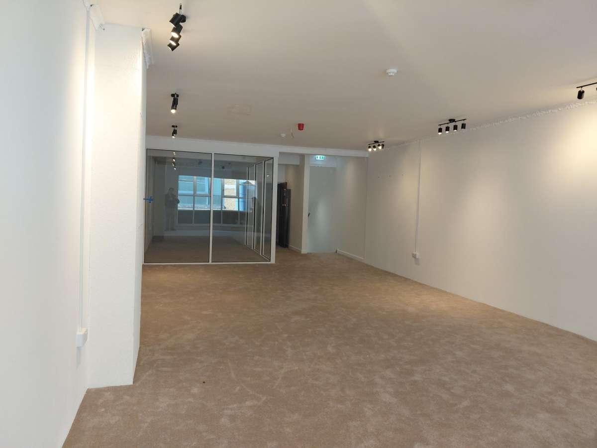 Retail/Shop in Crawley - photo 4