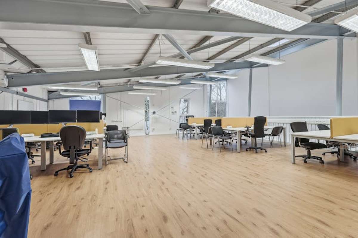 Retail/Shop in London - photo 2