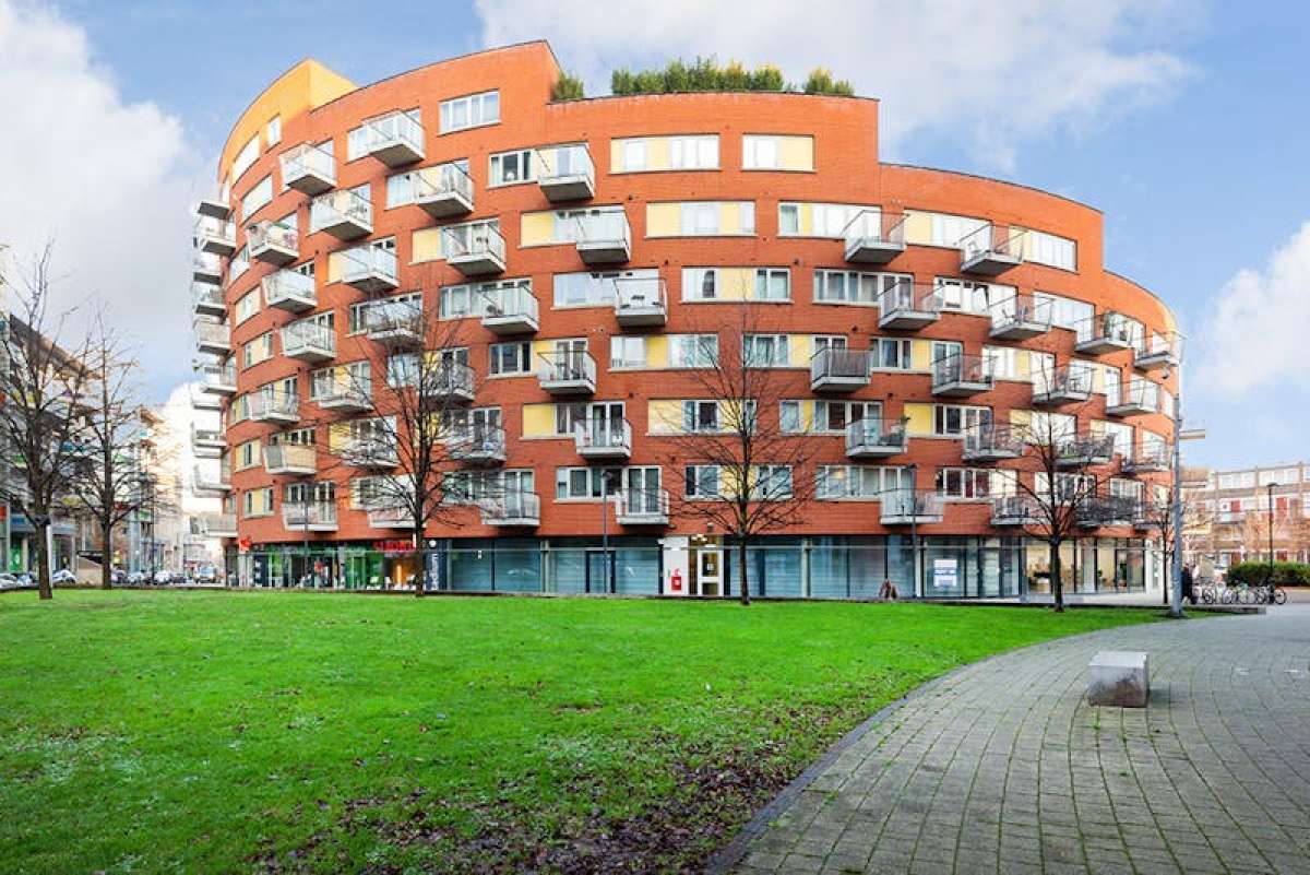 Retail/Shop in London - photo 4