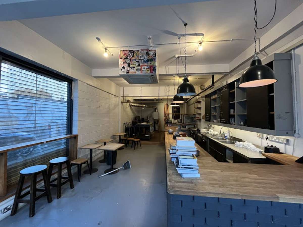 Retail/Shop in London - photo 3