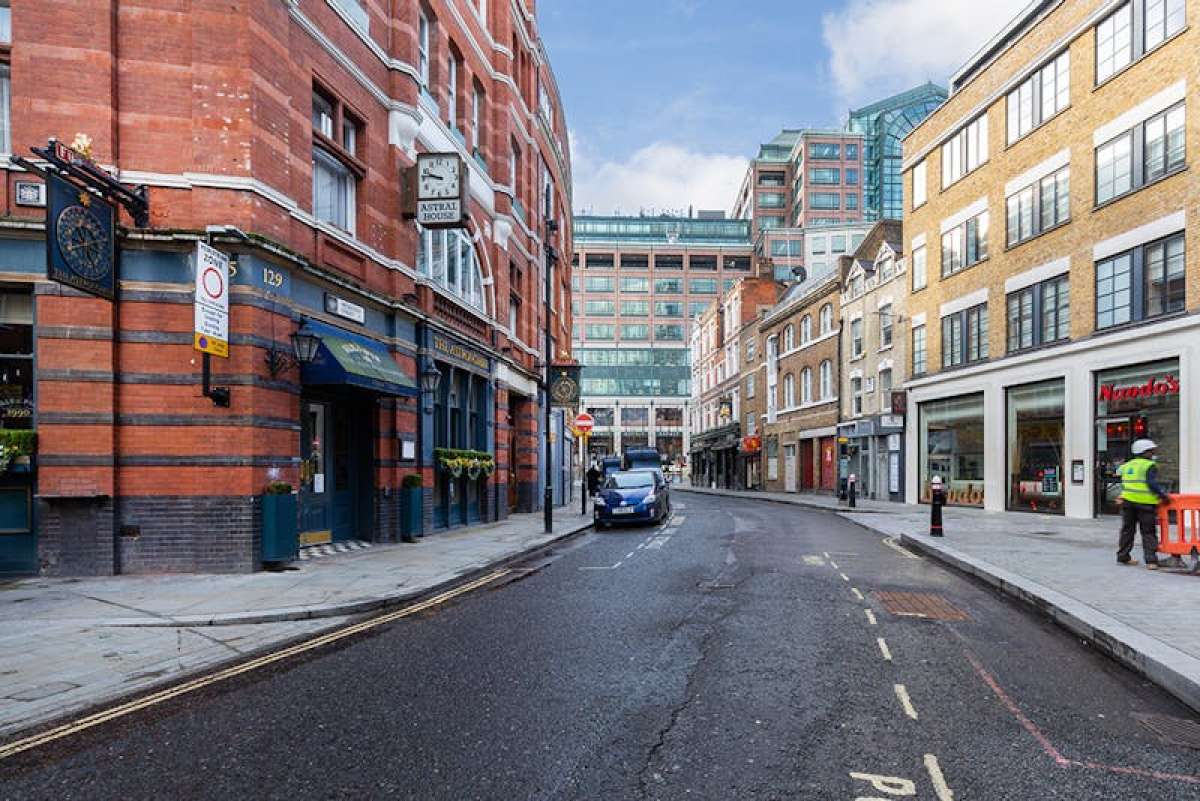 Retail/Shop in London - photo 4