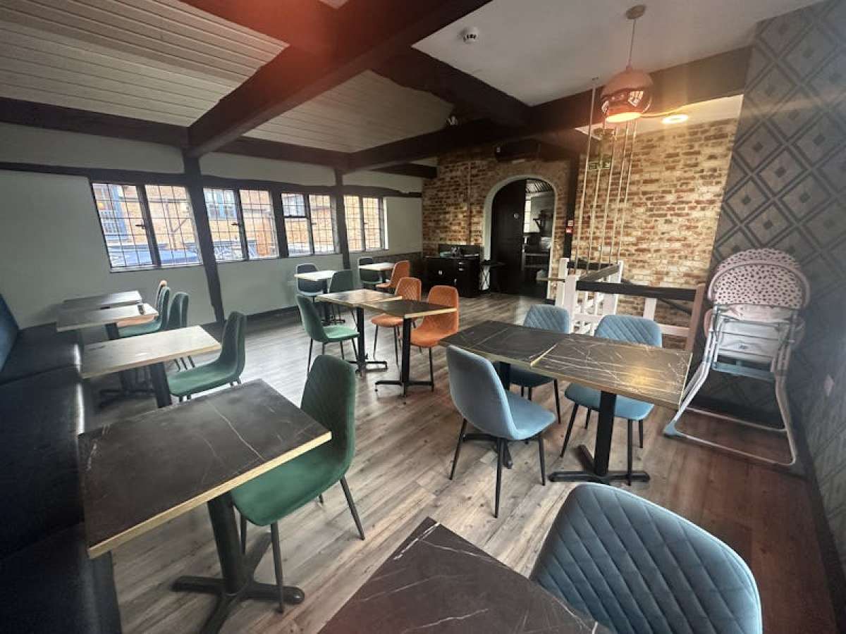 Retail/Shop in Farnham - photo 2