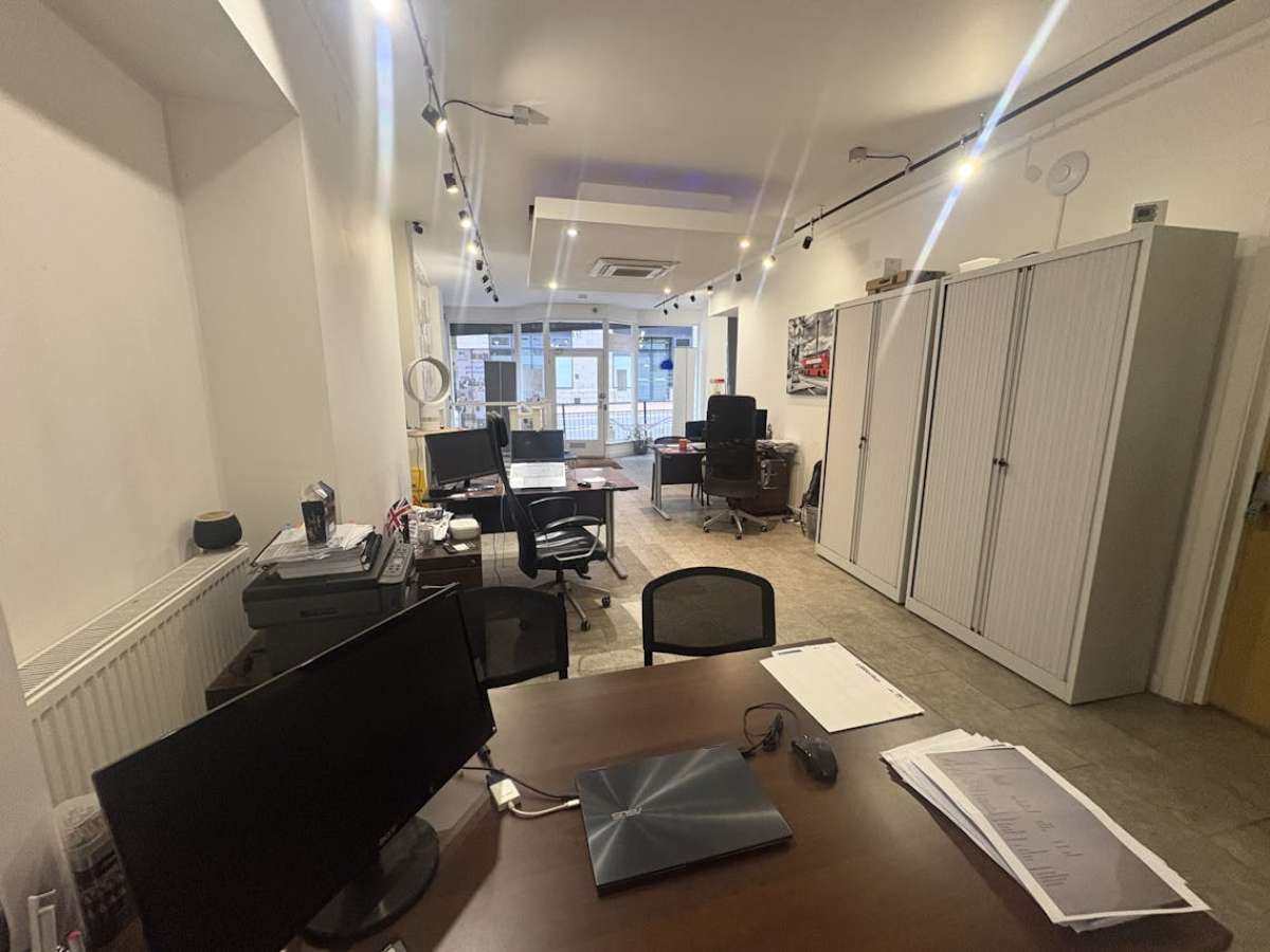 Retail/Shop in Bournemouth - photo 2