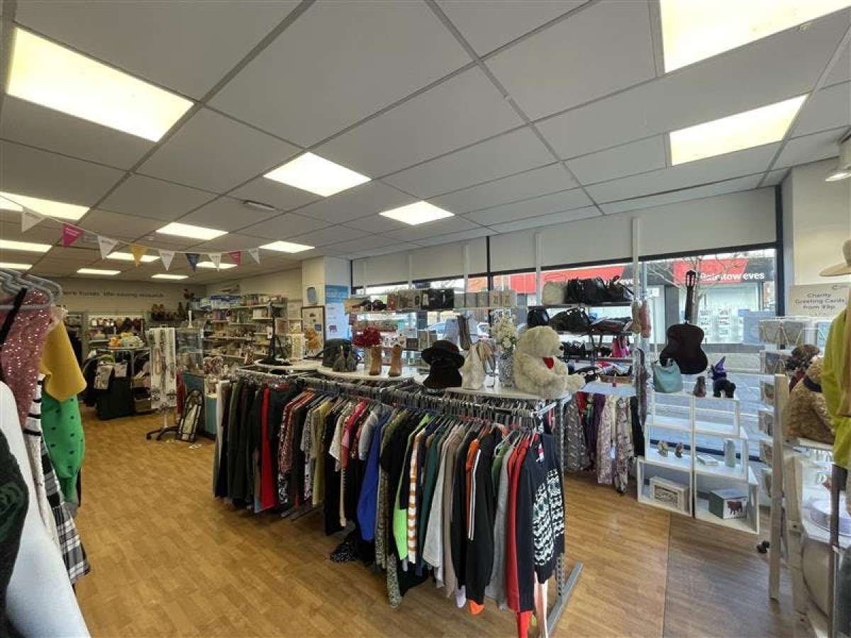 Retail/Shop in Ilford - photo 2