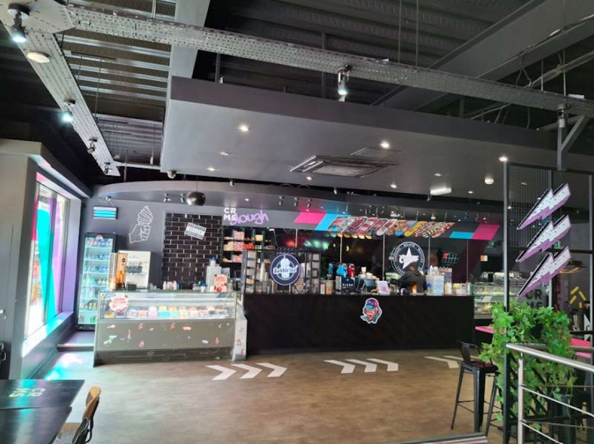 Retail/Shop in Slough - photo 2