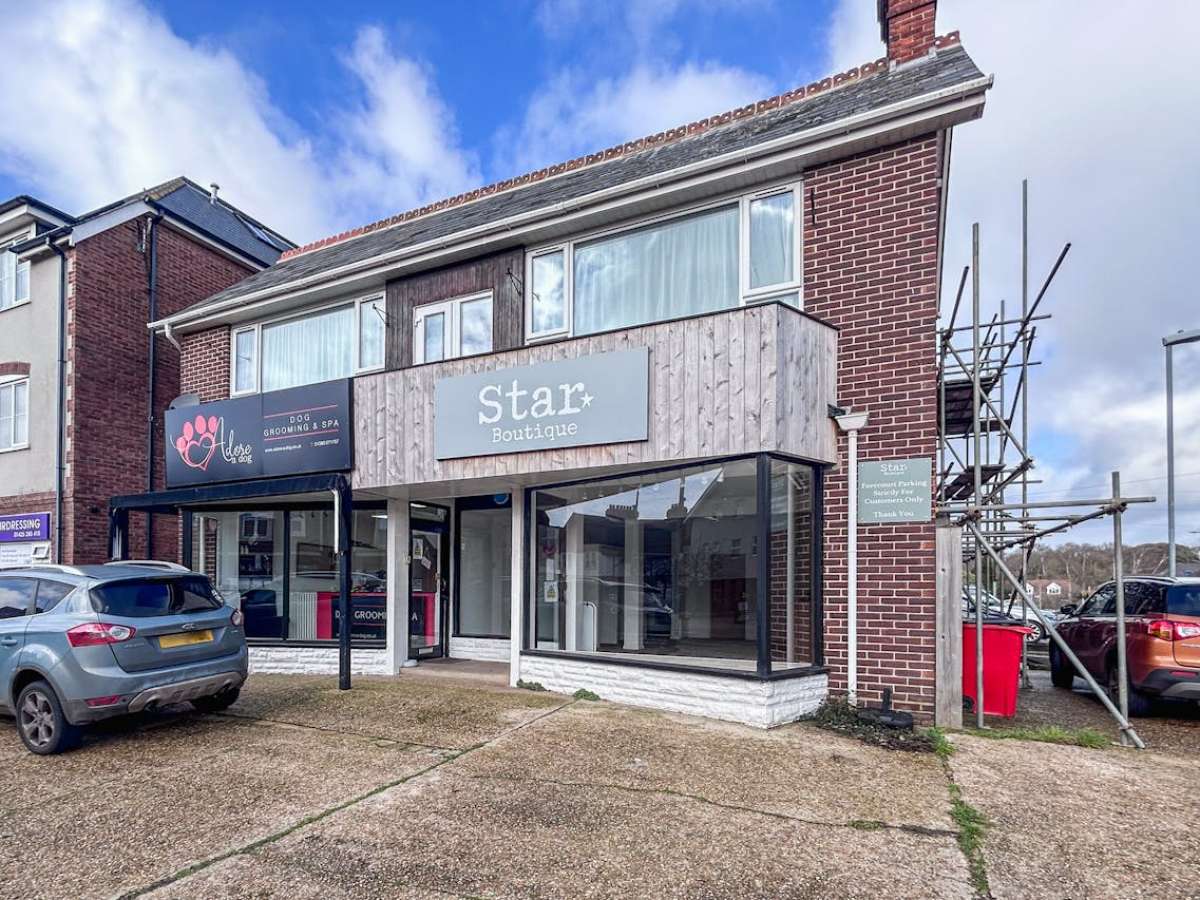 Retail in Highcliffe