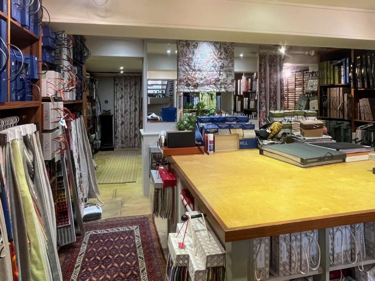 Retail/Shop in Winchester - photo 3