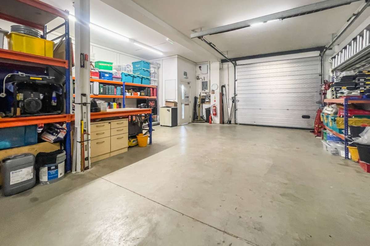 Retail/Shop in Poole - photo 2