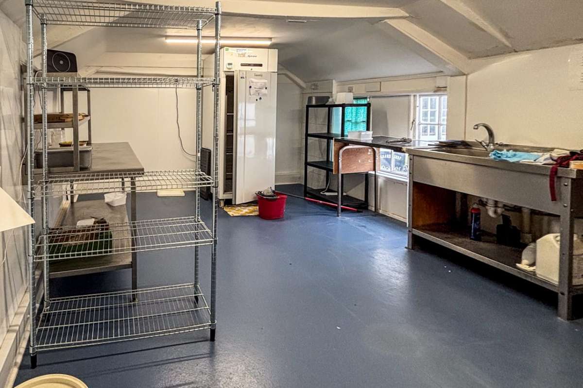 Retail/Shop in Fordingbridge - photo 3