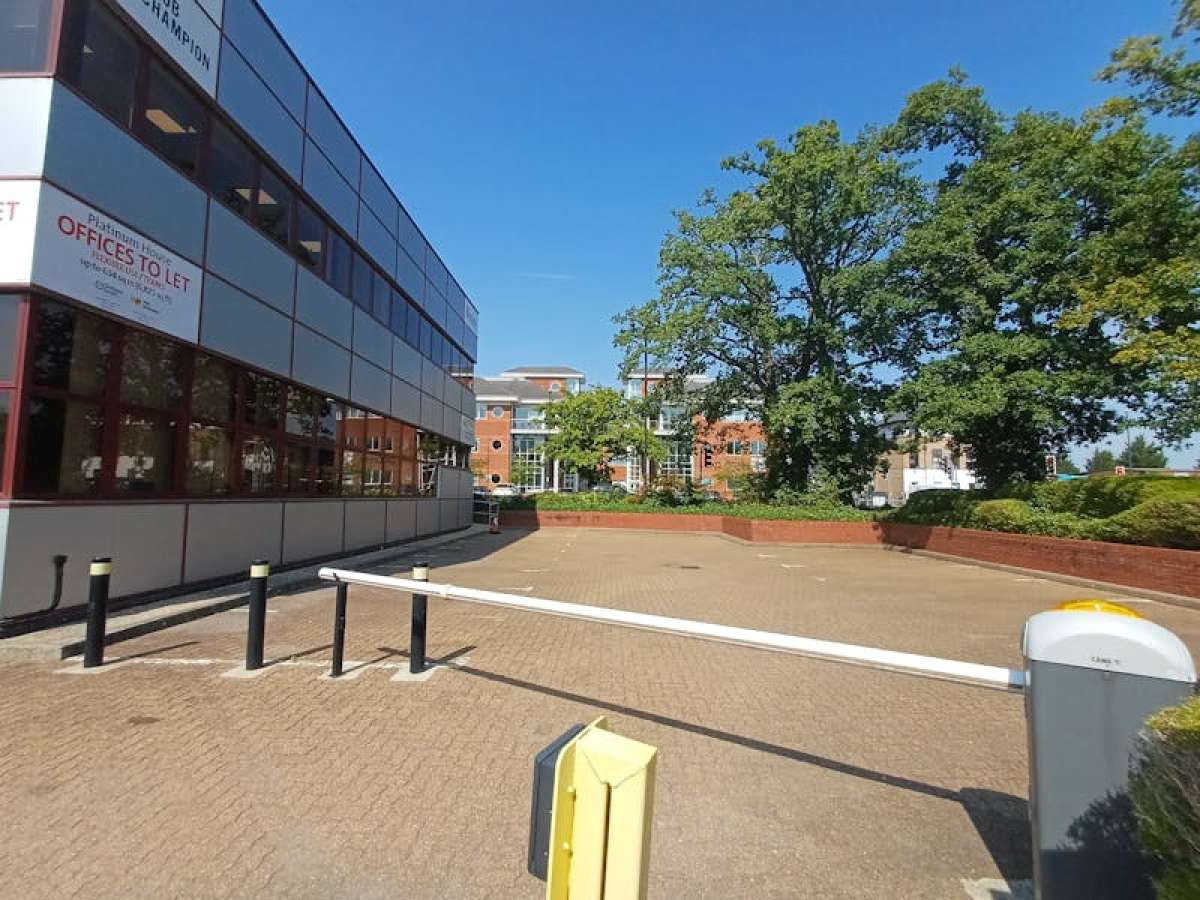 Retail/Shop in Crawley - photo 3