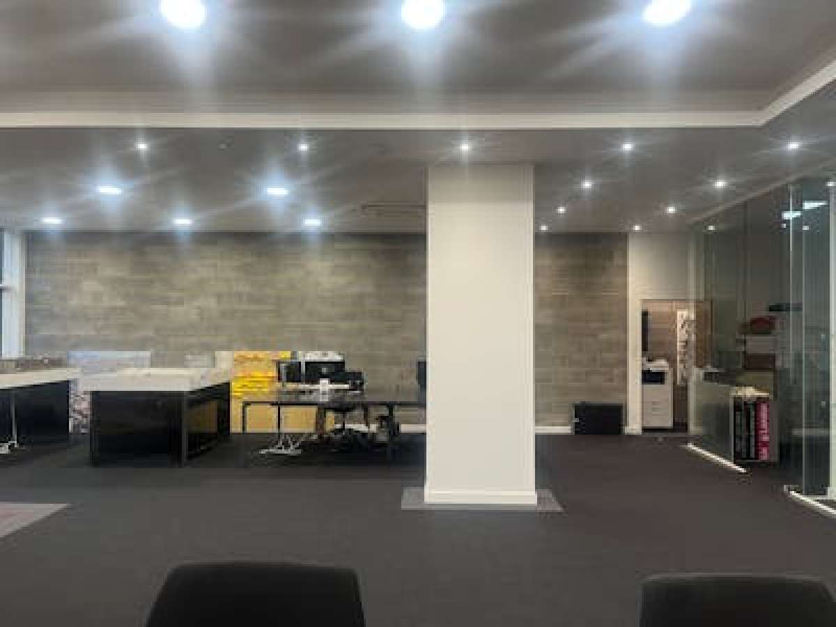 Retail/Shop in Surrey Quays - photo 3