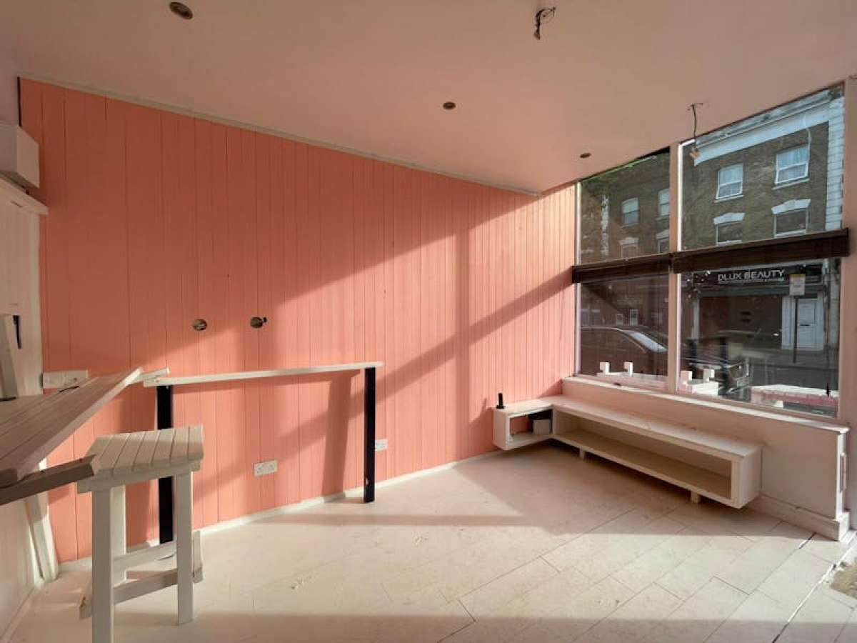 Retail/Shop in London - photo 4