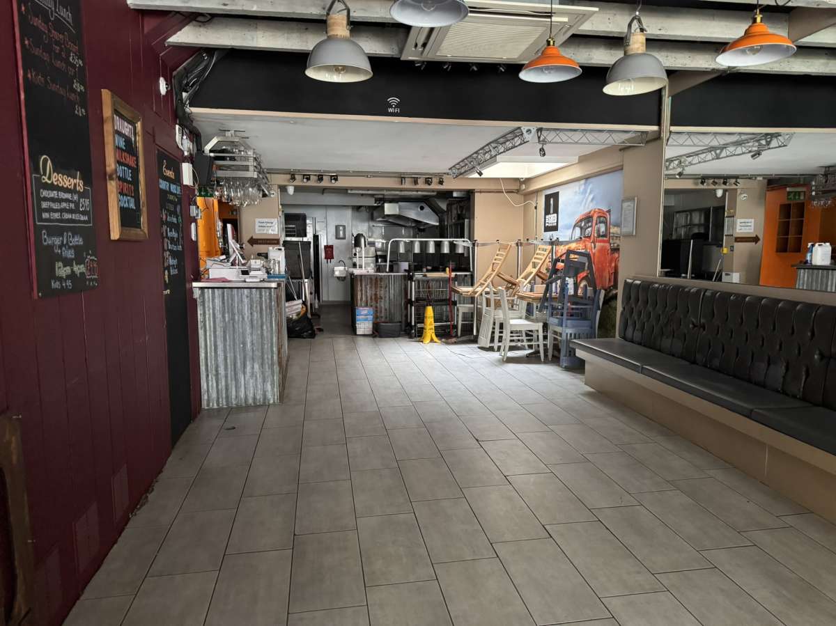 Retail/Shop in Peterborough - photo 2