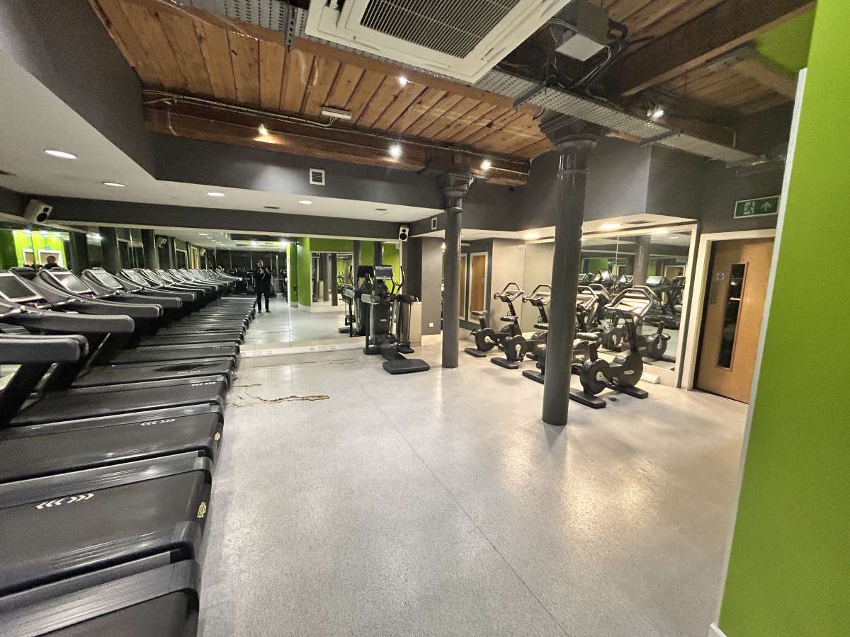 Retail/Shop in Manchester - photo 4