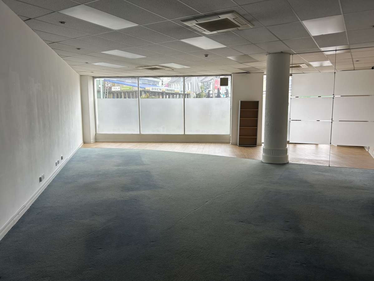 Retail/Shop in Plymouth - photo 2