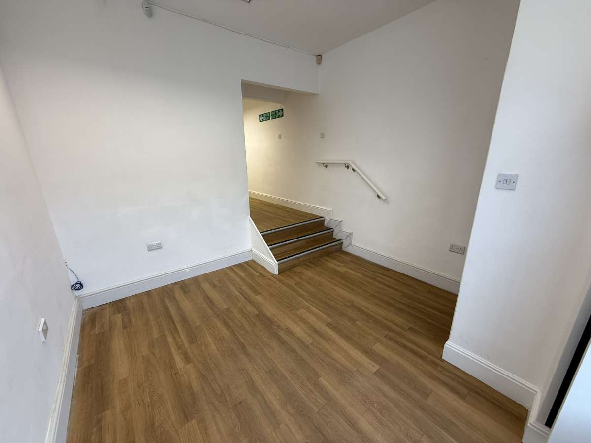 Retail/Shop in Leicester - photo 3