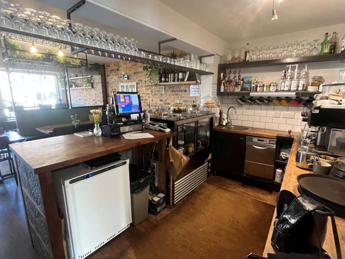 Retail/Shop in Winchester - photo 4