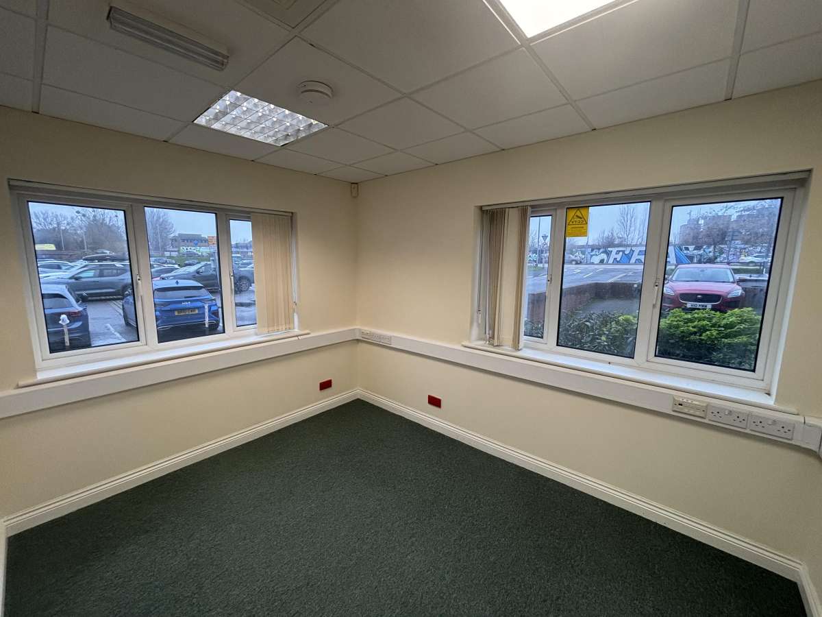 Retail/Shop in Taunton - photo 4