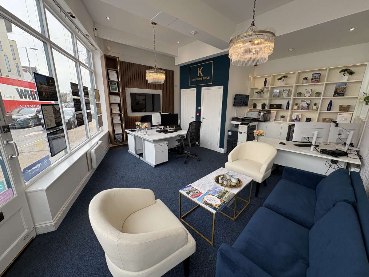 Retail/Shop in Winchester - photo 3