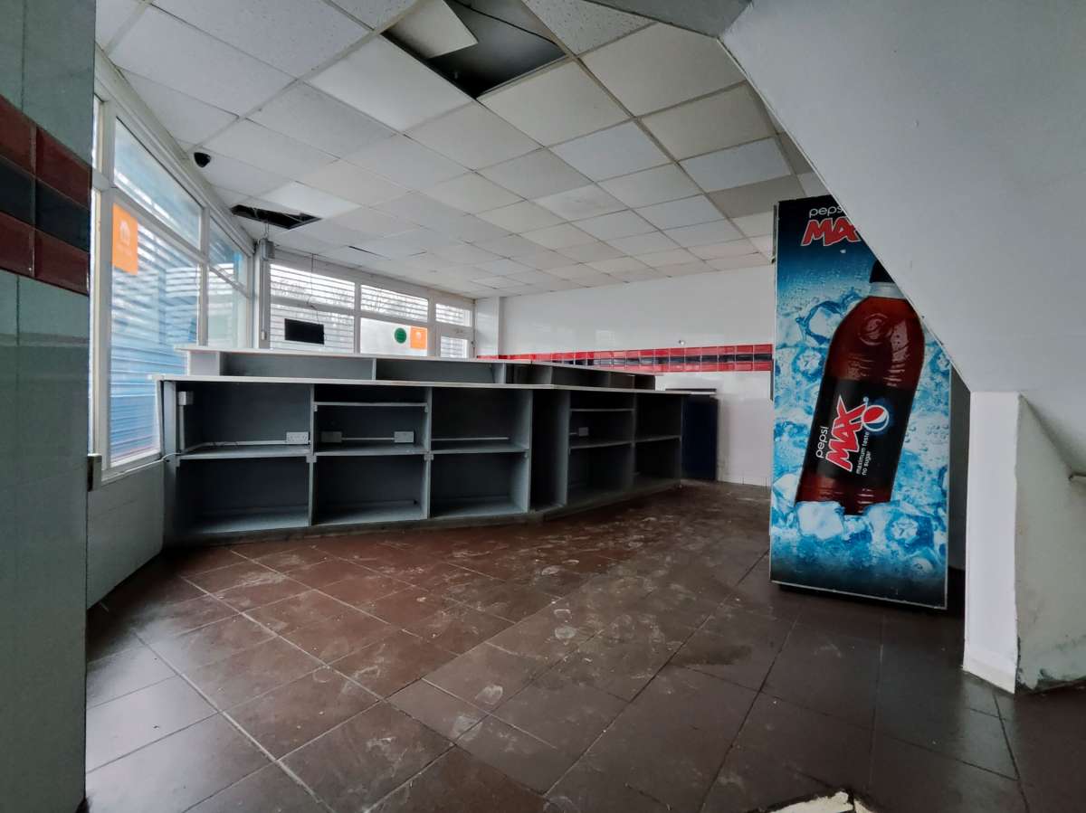 Retail/Shop in West Bromwich - photo 2