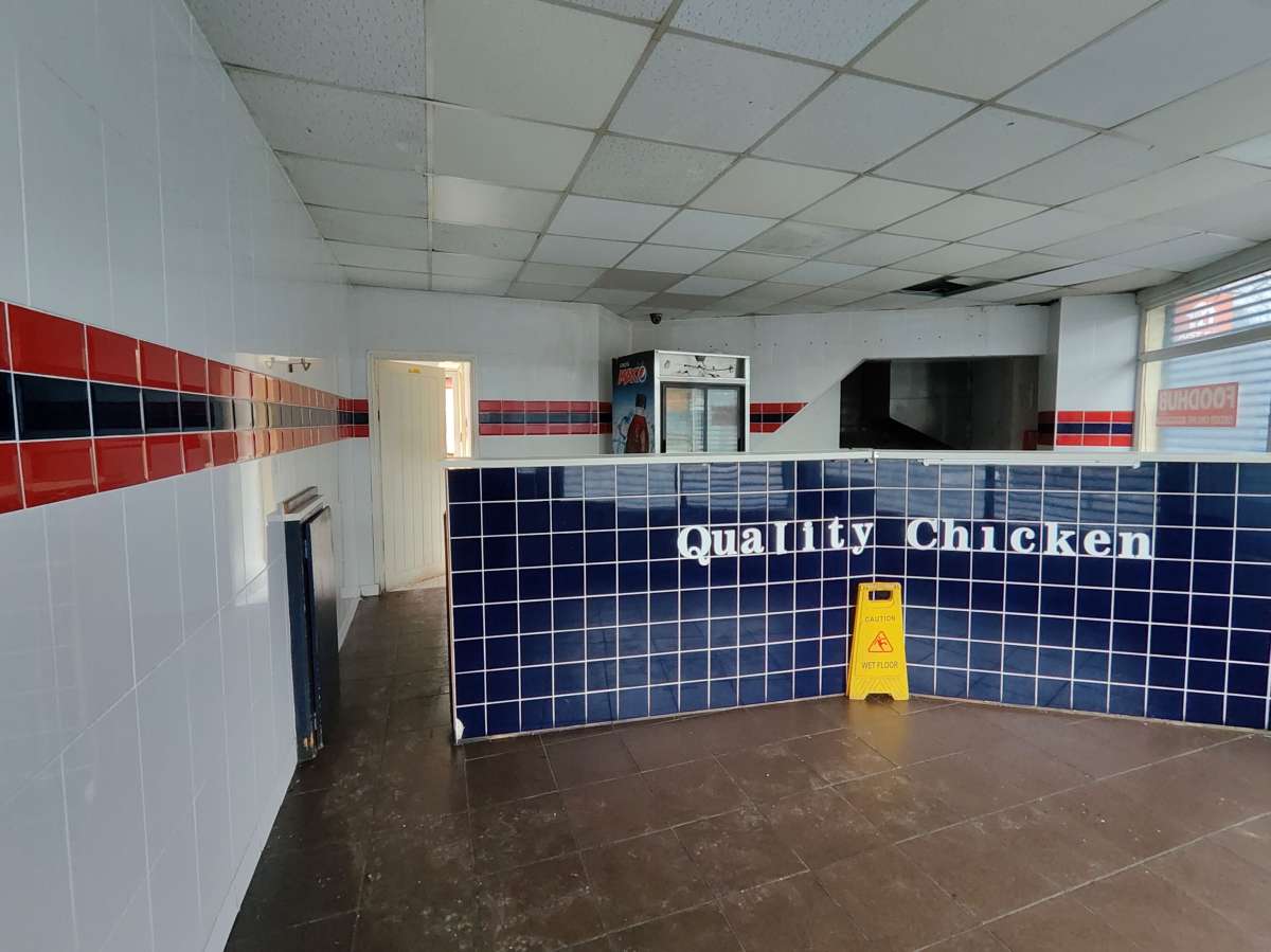 Retail/Shop in West Bromwich - photo 3