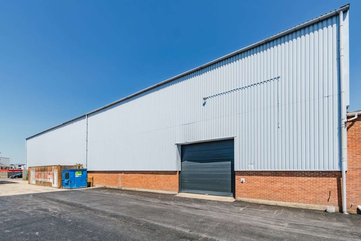 Retail/Shop in Wimborne - photo 4