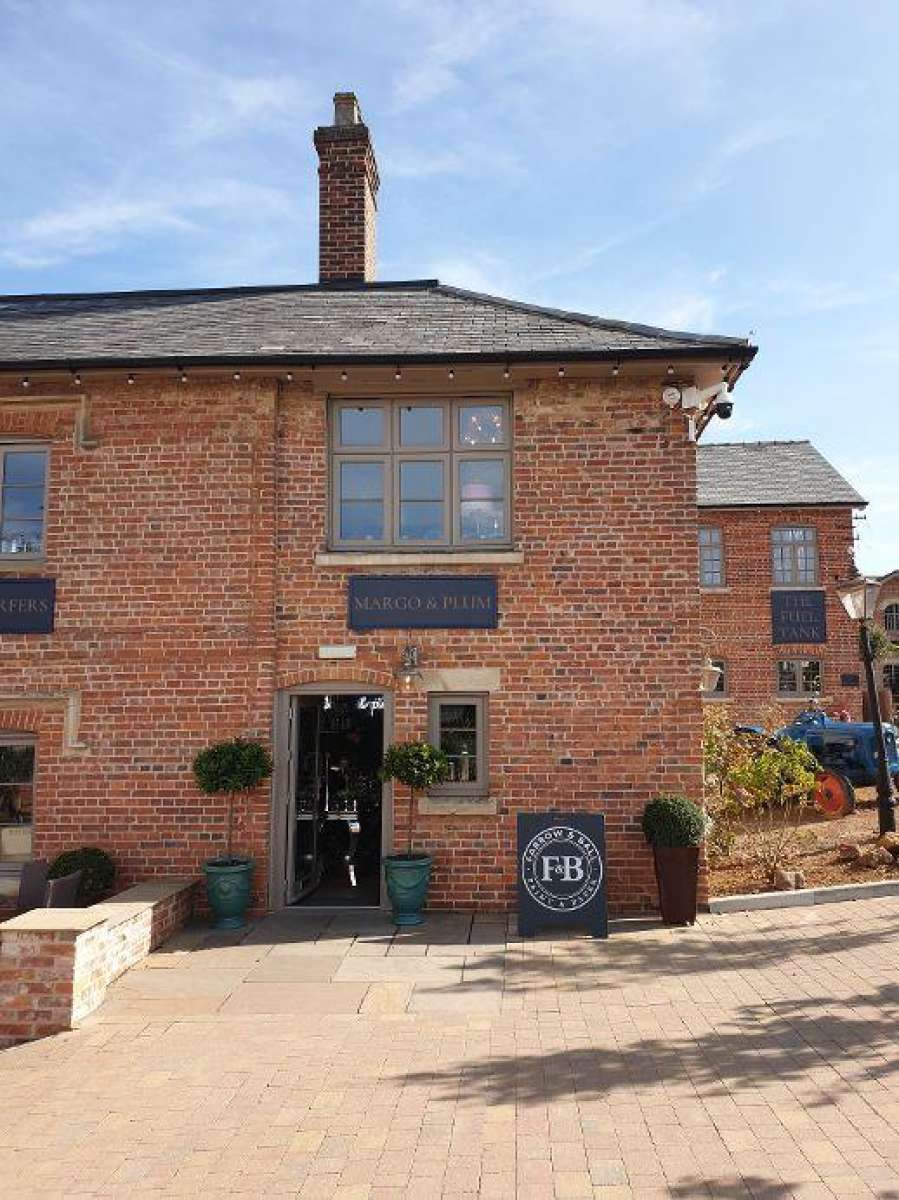 Retail/Shop in Belvoir - photo 2