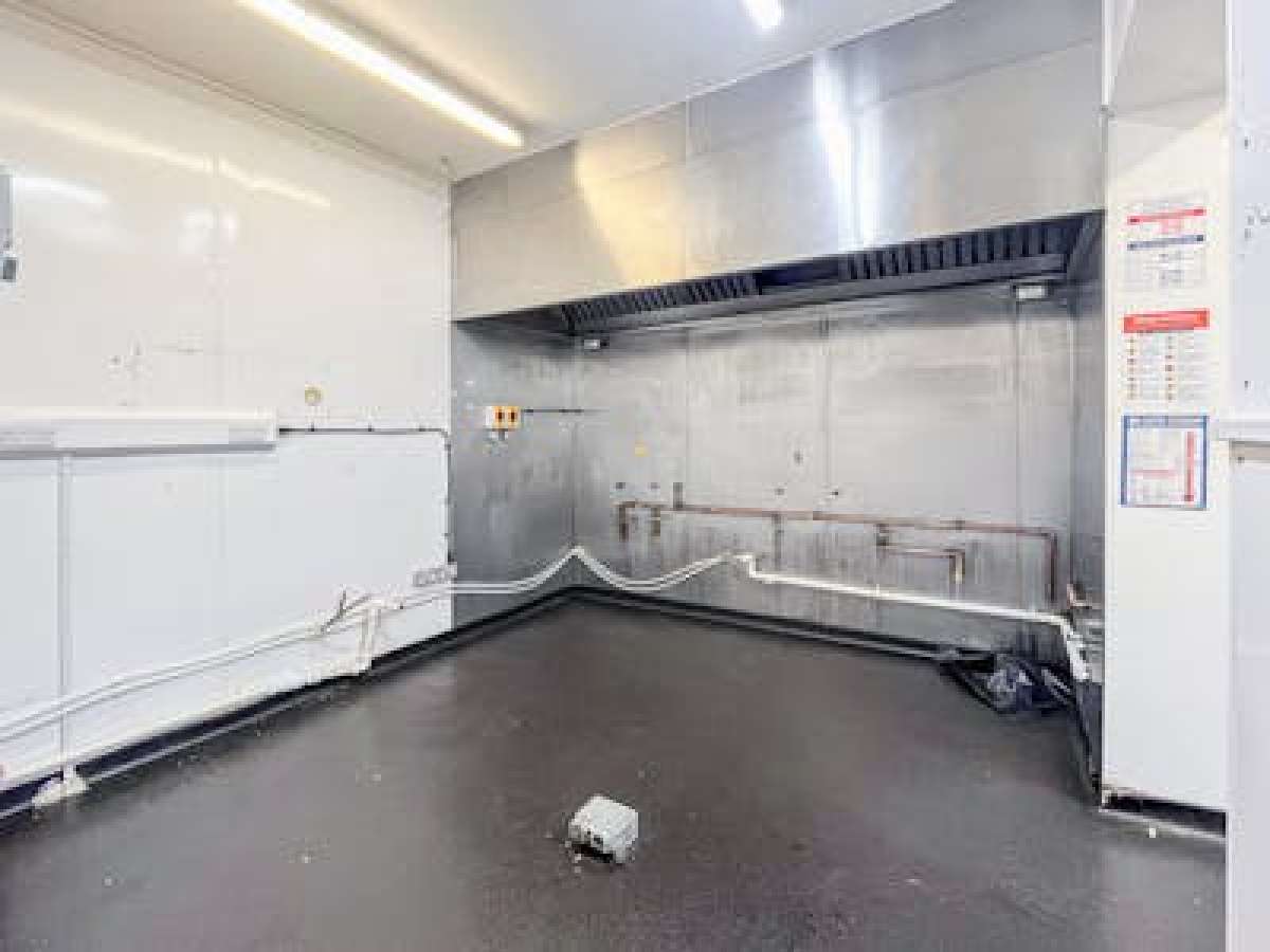 Retail/Shop in Winchester - photo 4