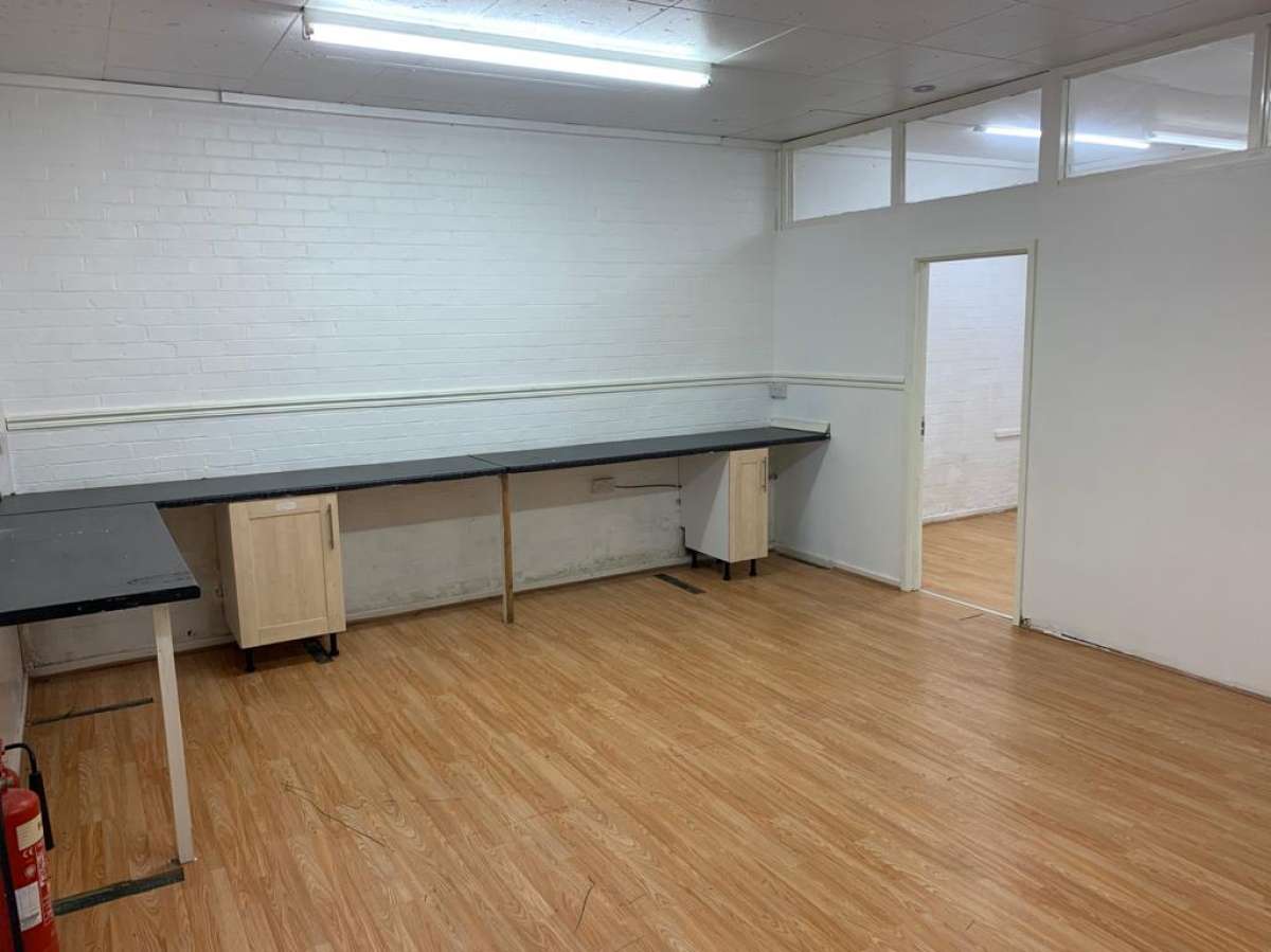 Retail/Shop in Ilkeston - photo 2