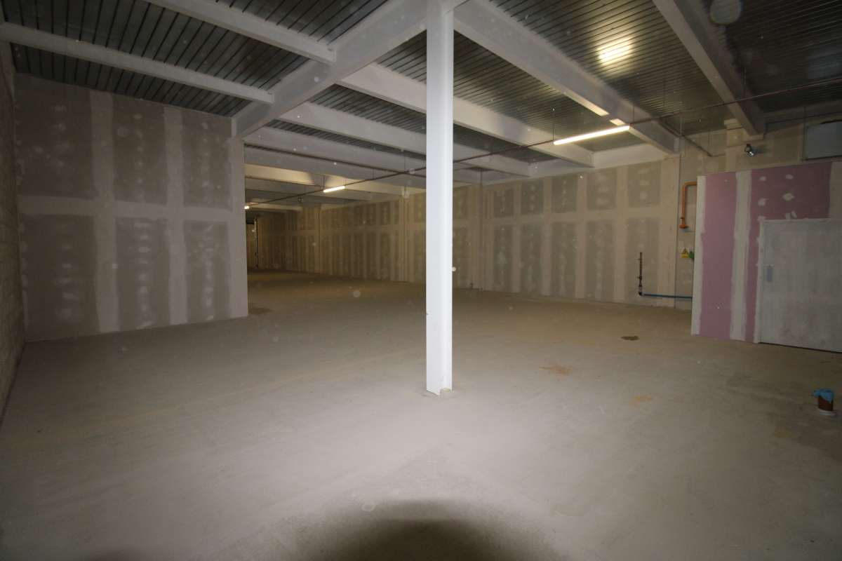 Retail/Shop in Hinckley - photo 3