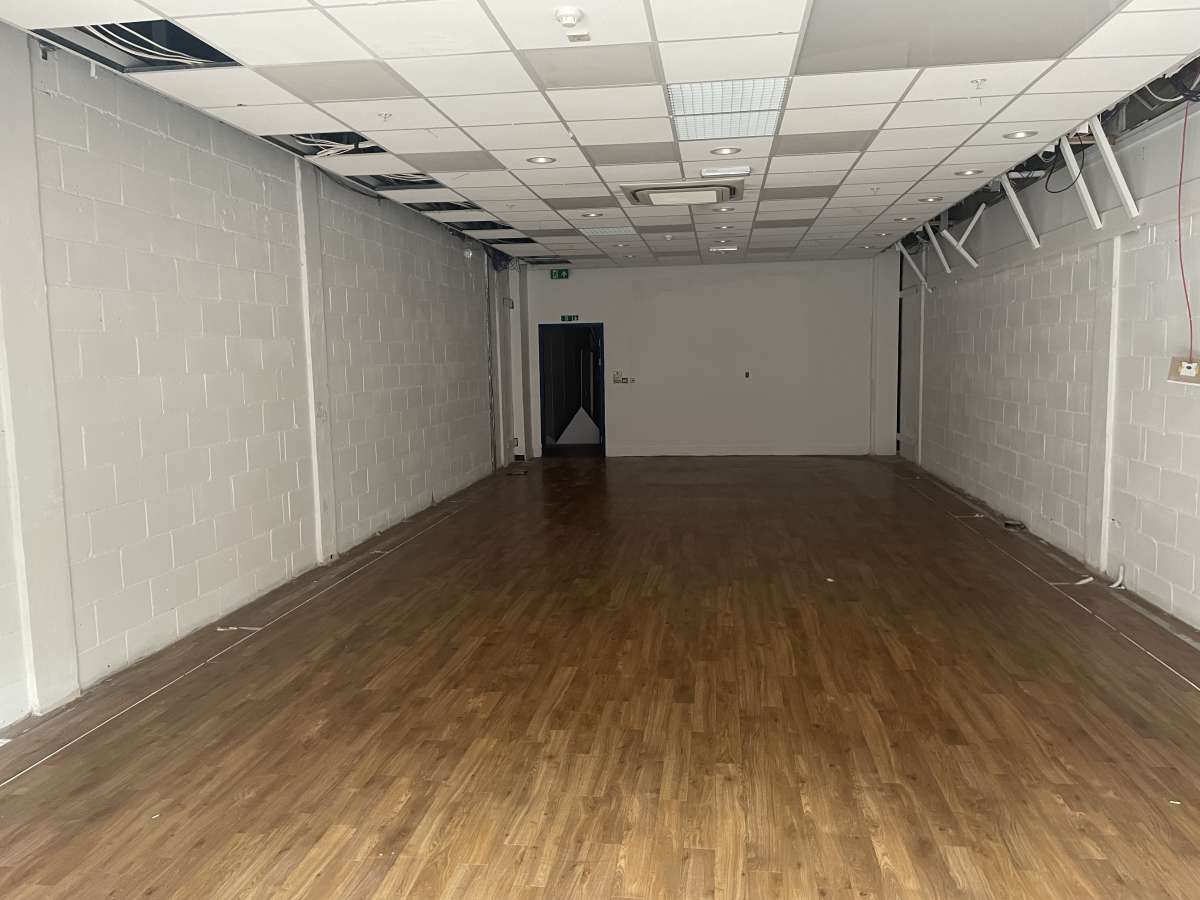 Retail/Shop in Newmarket - photo 4