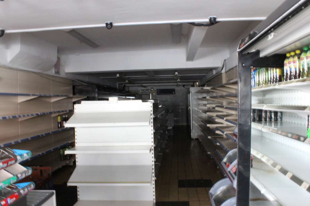 Retail/Shop in Burton On Trent - photo 2