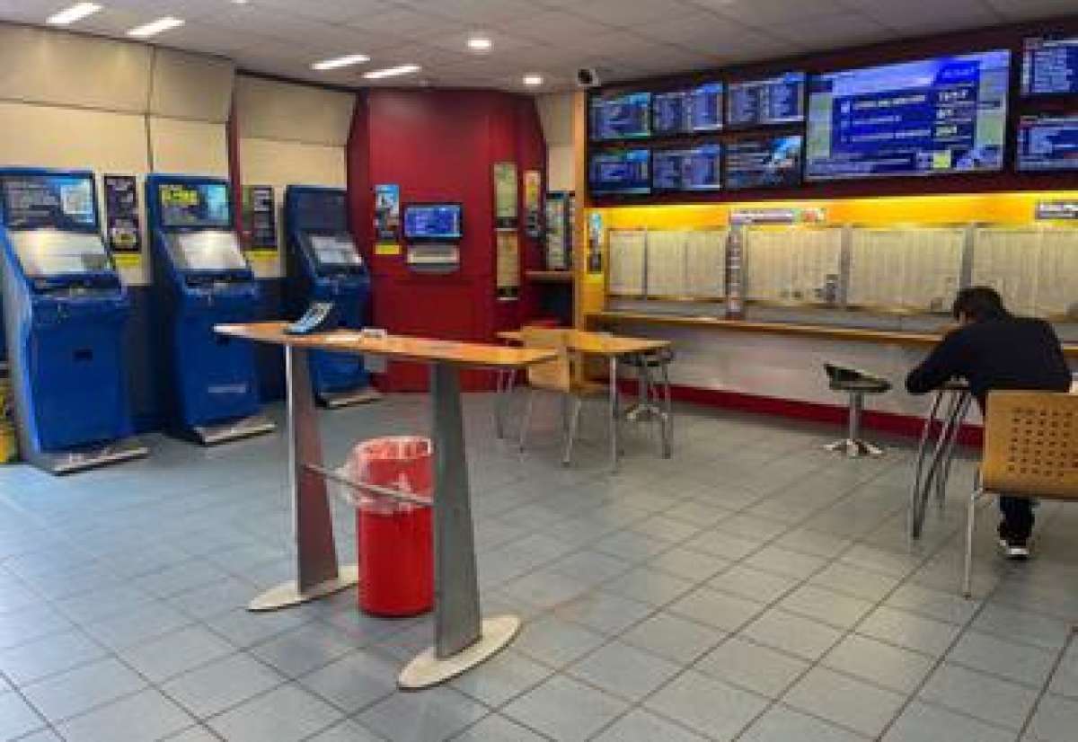 Retail/Shop in Hamilton - photo 3