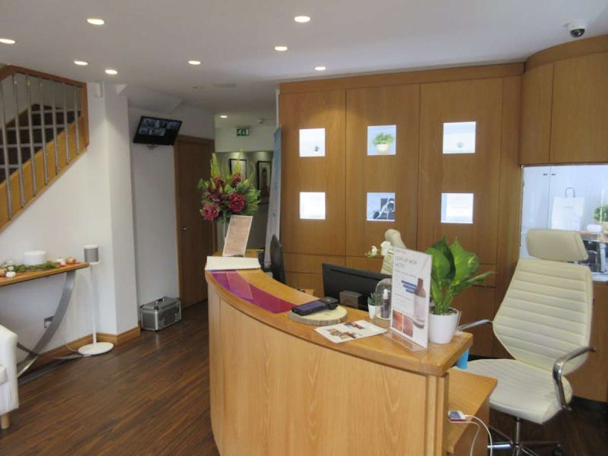 Retail/Shop in West Byfleet - photo 2
