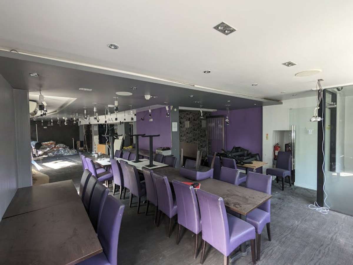 Retail/Shop in Staines-upon-Thames - photo 2