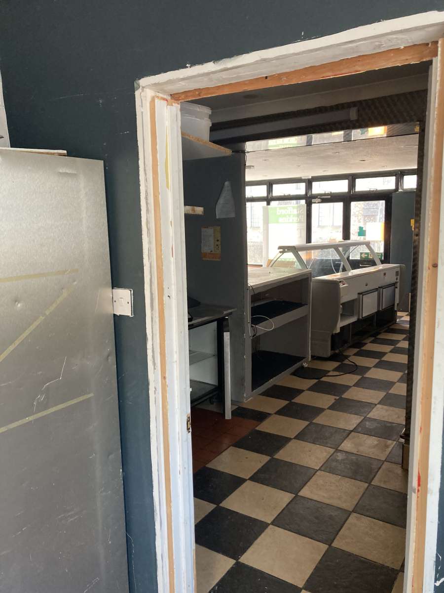 Retail/Shop in Ashford - photo 4