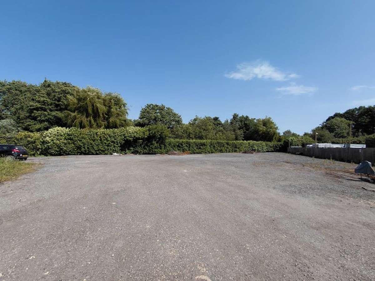Storage in Romsey - photo 2